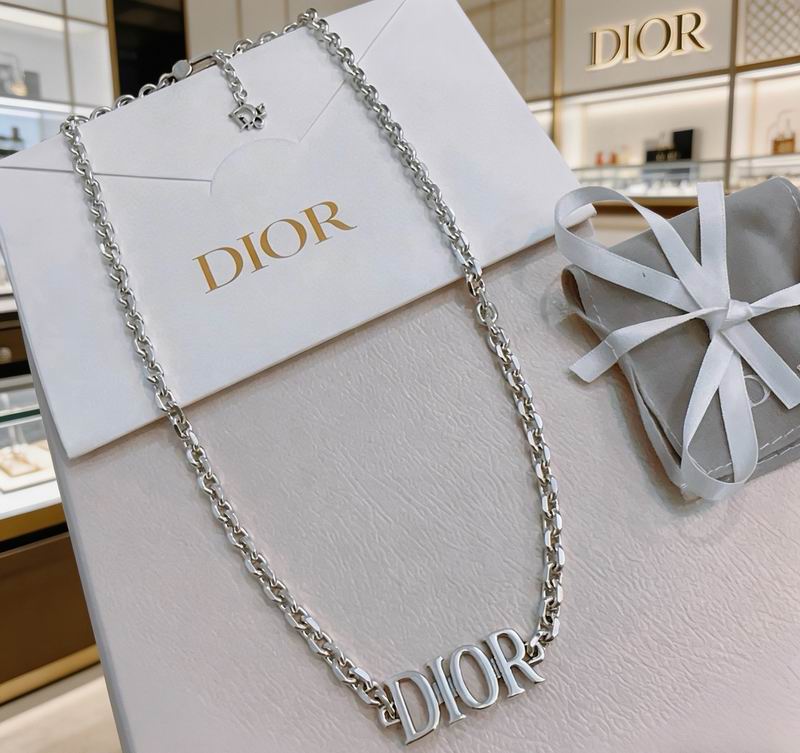 Dior Necklace 06yxs04